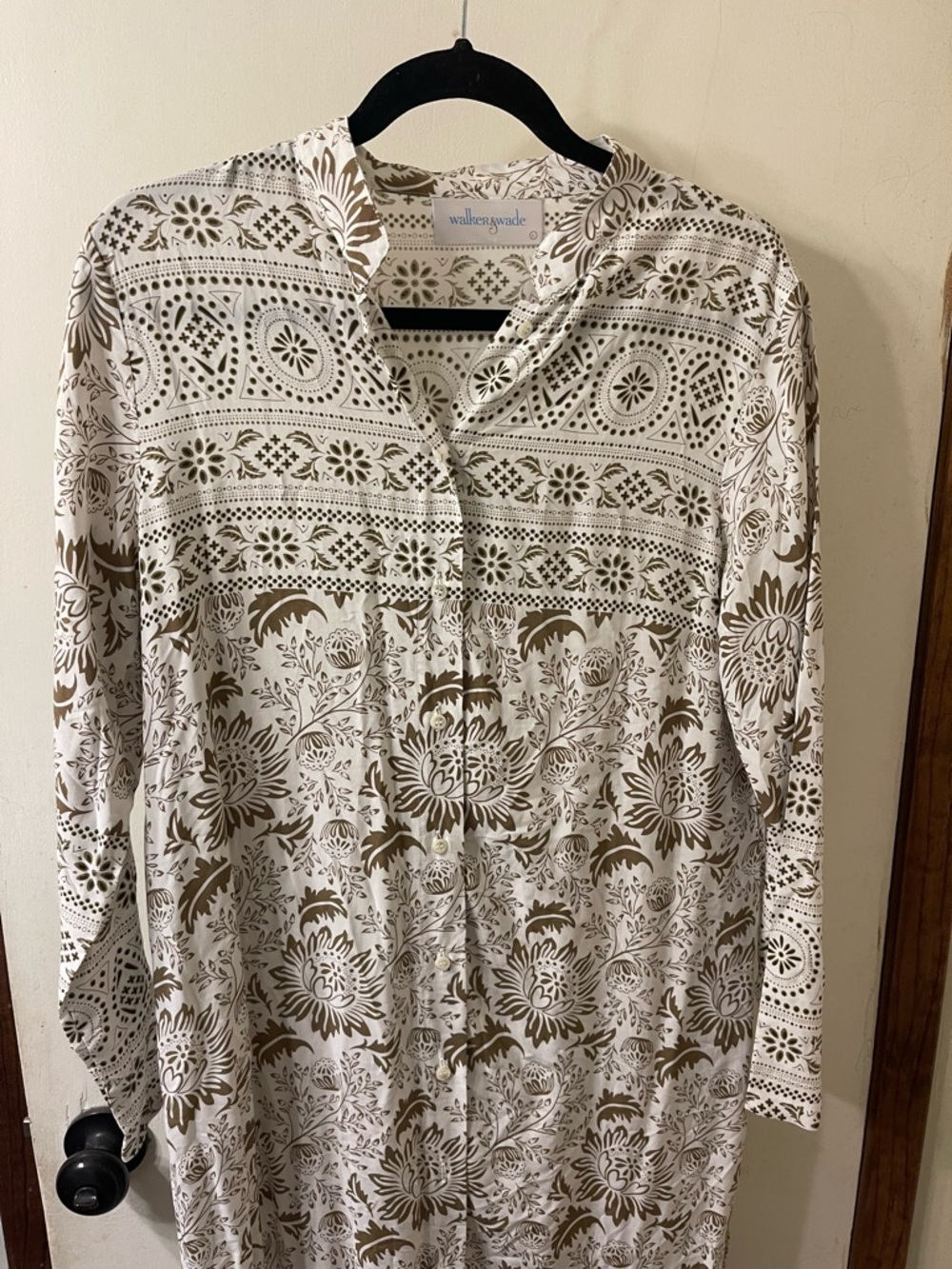 Walker & Wade Floral-Print Midi Shirt Dress in Taupe and White Sz. L #53